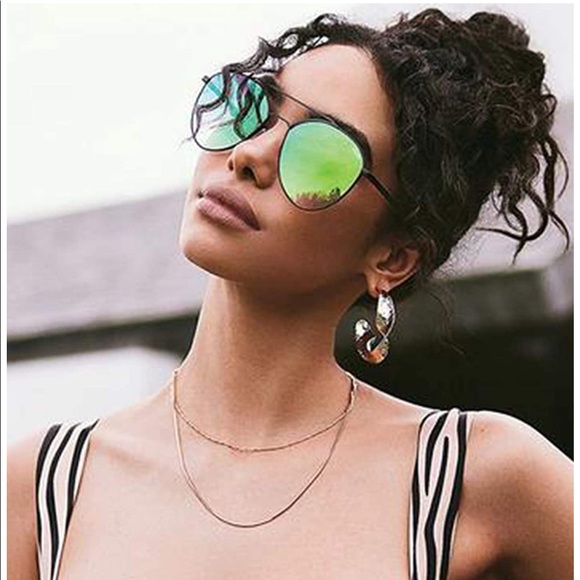 Quay Australia Accessories - NWT Quay Australia “Dragonfly” Mirrored Aviators